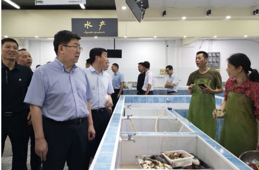 市委書記任澤鋒率隊赴屯溪區(qū)調(diào)研中心城區(qū)菜市場改造、食品安全工作
