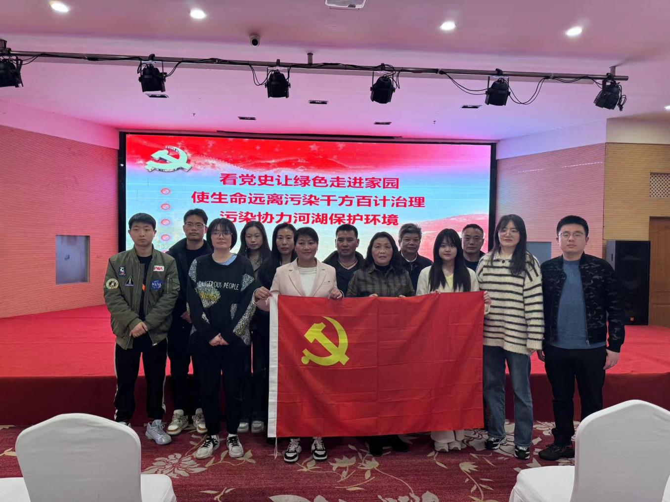 踐行綠色發(fā)展，傳承護水精神——屯溪區(qū)國投集團黨委組織觀看生態(tài)主題電影《瀏陽河上》