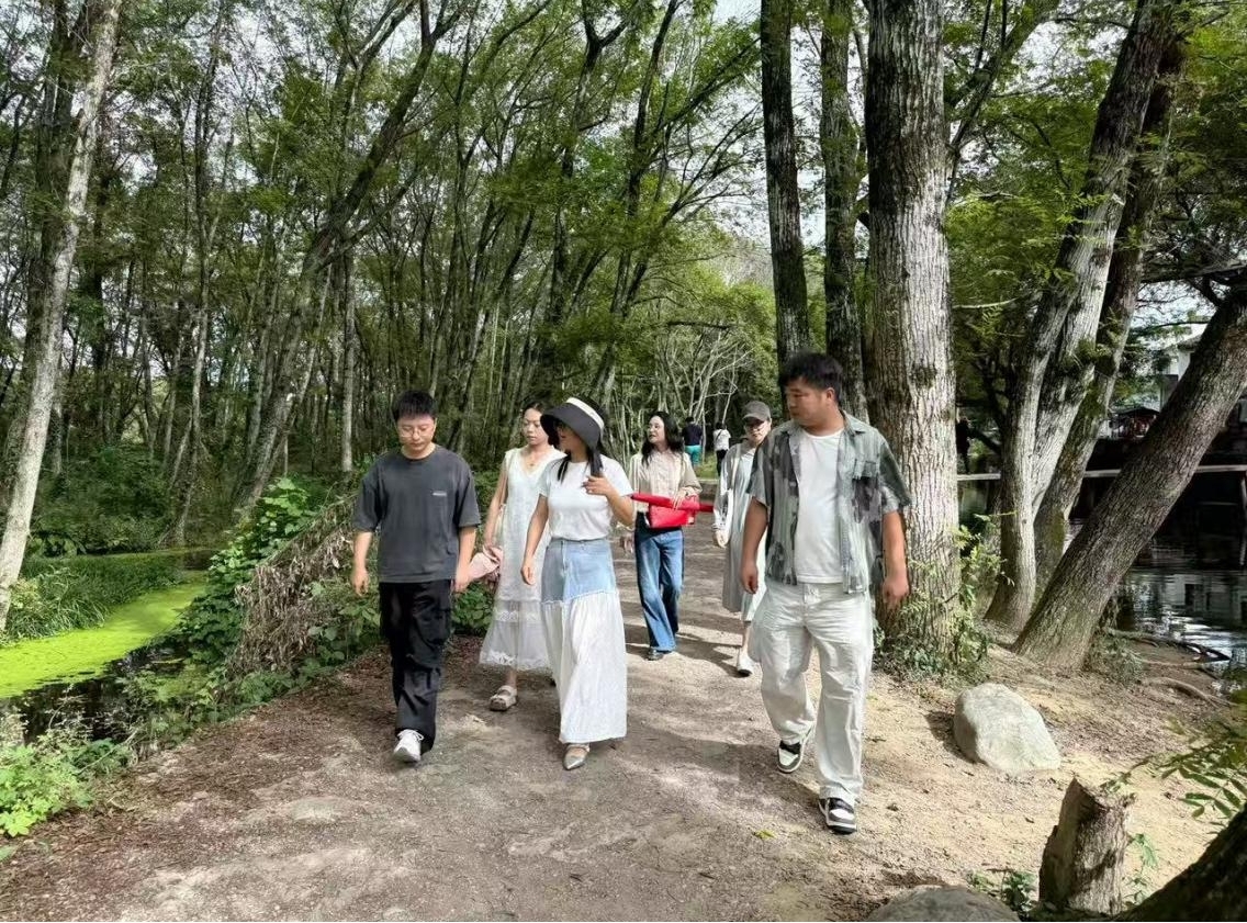 實(shí)地研學(xué)促提升 謀劃發(fā)展啟新程—昱城文旅公司黨支部開展“循‘雙村’賦能跡，謀文旅發(fā)展篇”主題黨日活動(dòng)